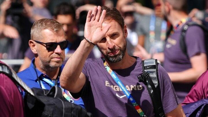 Tuyển Anh về nước, Harry Kane tiều tụy-1