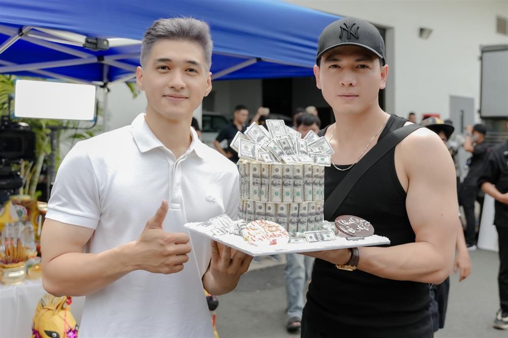 Tiến Luật vừa vượt ngàn chông gai vừa quay phim cùng bà xã Thu Trang-5