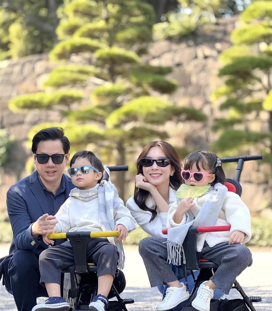 Hoa hậu Đặng Thu Thảo hiếm hoi khoe ảnh con trai với chồng: Bản sao của bố, lộ cuộc sống triệu đô của quý tử khi 4 tuổi-5