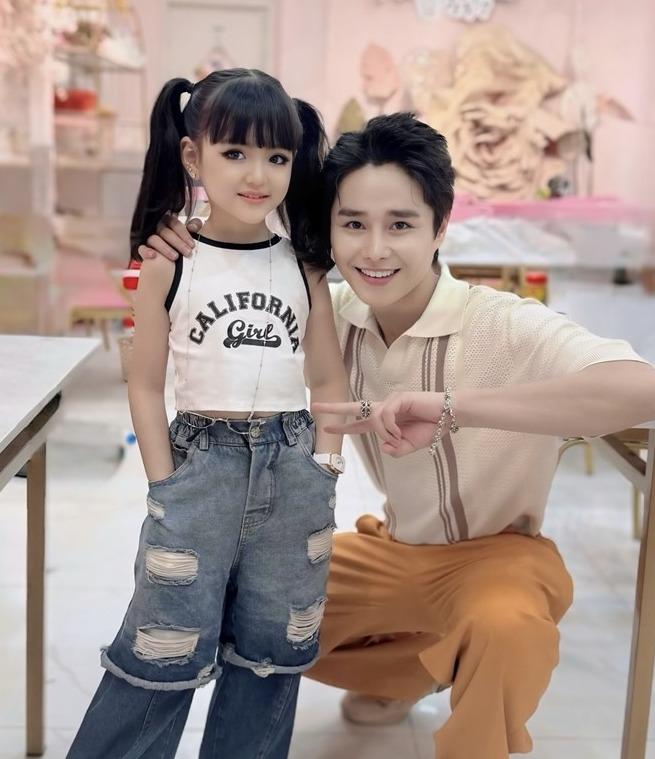 Tăng Duy Tân bất ngờ khoe con gái bí mật 7 tuổi: Xinh đẹp như búp bê sống, thường xuyên lên sóng VTV-2
