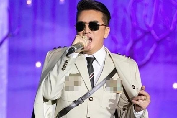 Mức phạt dành cho ca sĩ Đàm Vĩnh Hưng vụ đeo huy hiệu lạ-1