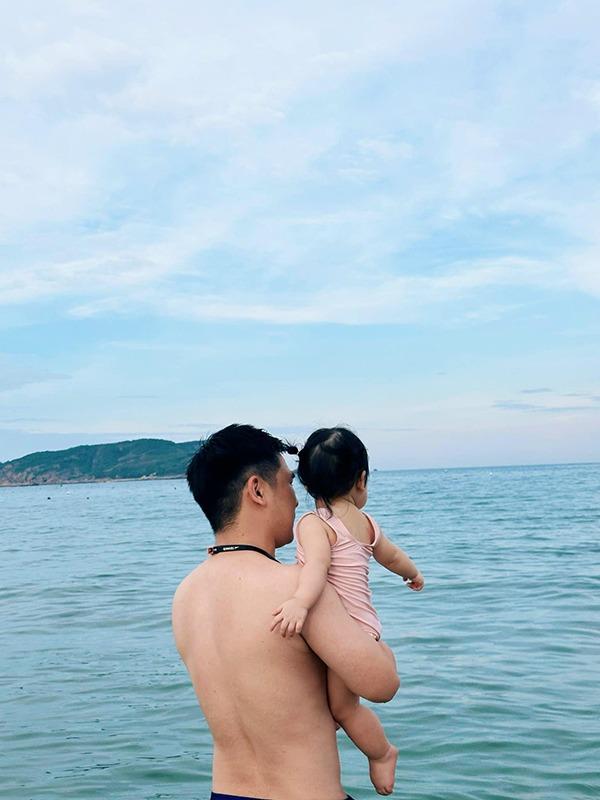 Hoa hậu Đỗ Mỹ Linh tiết lộ nhiều điểm thú vị về con gái mới tròn 1 tuổi