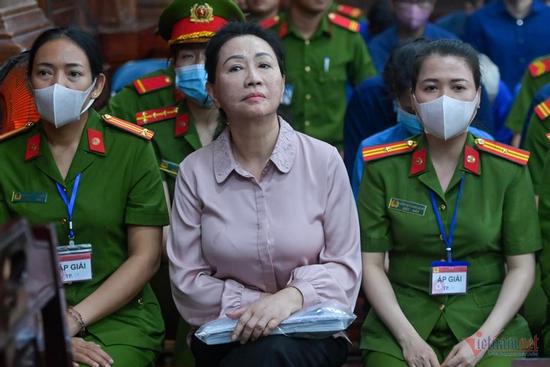 Bà Trương Mỹ Lan dùng thư ký và lái xe riêng vào 'nhiệm vụ' rửa tiền