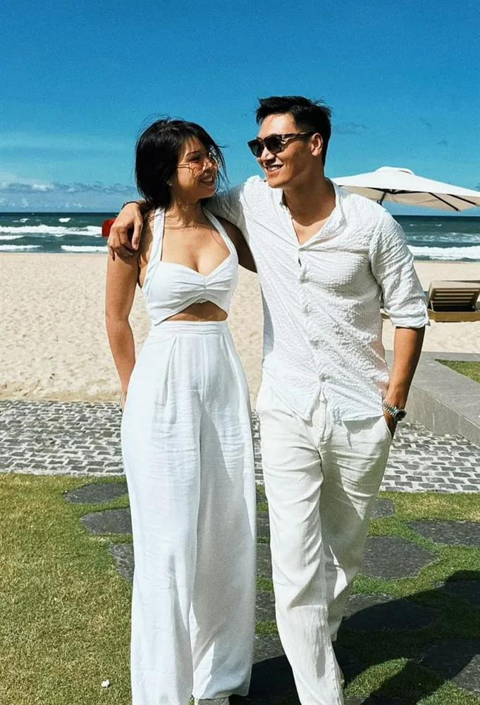 Hôn nhân hạnh phúc của Mạnh Trường bên vợ và 3 con-1