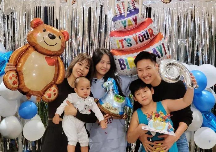 Hôn nhân hạnh phúc của Mạnh Trường bên vợ và 3 con-8