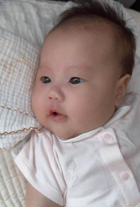 Cặp song sinh Gia đình truyền hình Mạnh Cường - Hương Giang chiếm spotlight của bố mẹ, con Shark Bình và Sam bụ bẫm đáng yêu-4