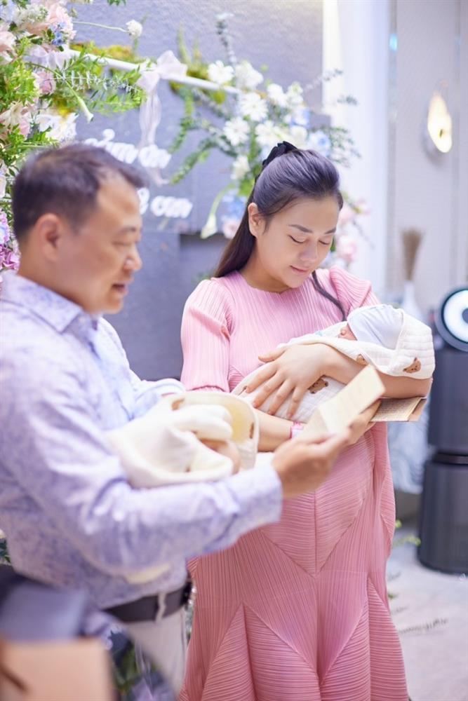 Cặp song sinh Gia đình truyền hình Mạnh Cường - Hương Giang chiếm spotlight của bố mẹ, con Shark Bình và Sam bụ bẫm đáng yêu-3