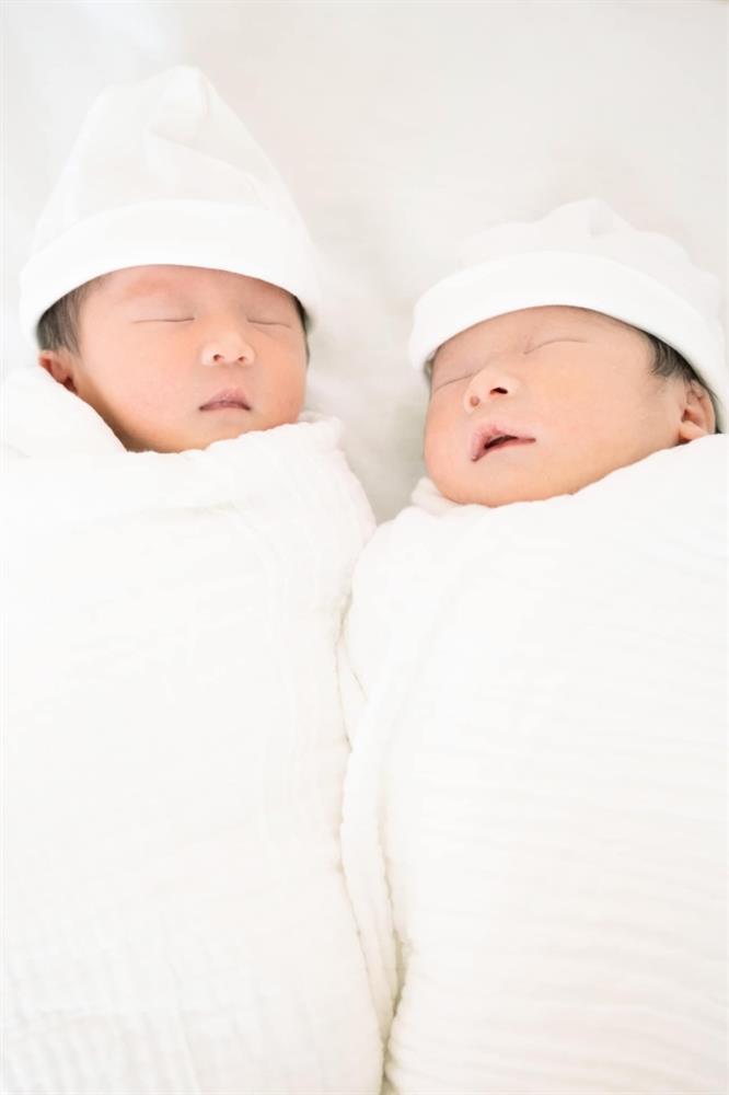 Cặp song sinh Gia đình truyền hình Mạnh Cường - Hương Giang chiếm spotlight của bố mẹ, con Shark Bình và Sam bụ bẫm đáng yêu-7