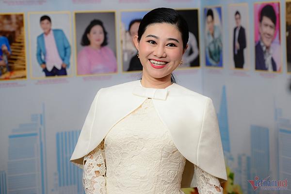 Đời thực của nữ NSND cải lương tài sắc: U50 độc thân, không gặp áp lực lấy chồng-8