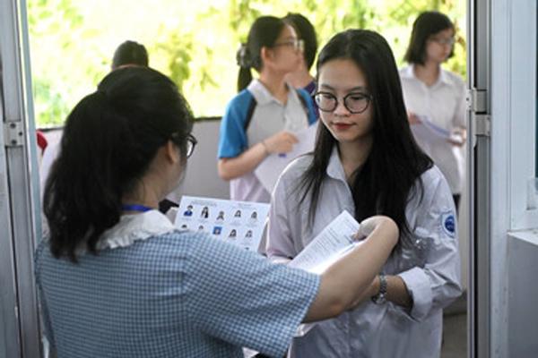 Cả nước có 585 thí sinh bị điểm liệt thi tốt nghiệp THPT 2024, nhiều nhất ở môn tiếng Anh-2