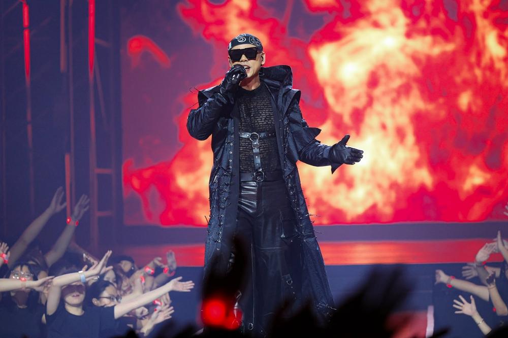 Phan Đinh Tùng mổ đầu gối 2 lần, gặp khó khăn khi tập nhảy-2