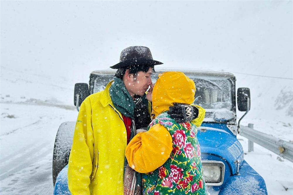 Cặp đôi ở TPHCM tiết lộ lí do 10 năm không nhà, không xe, dành tiền xê dịch-4