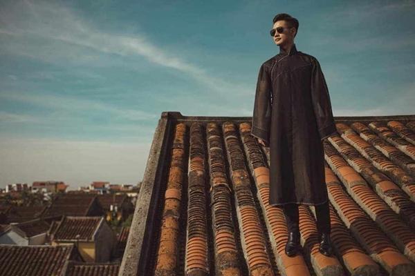 Xem xét xử lý ca sĩ Đức Tuấn chụp ảnh trên mái nhà ở phố cổ Hội An-1