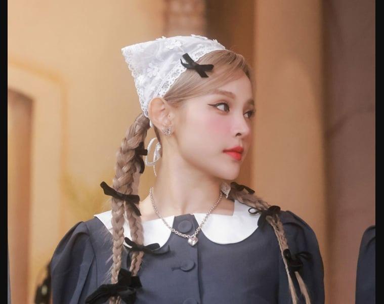 Cách đu trend trùm khăn như cô gái Hà Lan-3