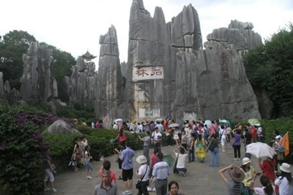 Ngọn núi nhả ra vàng thật quanh năm suốt tháng nhưng không ai dám đến nhặt-3