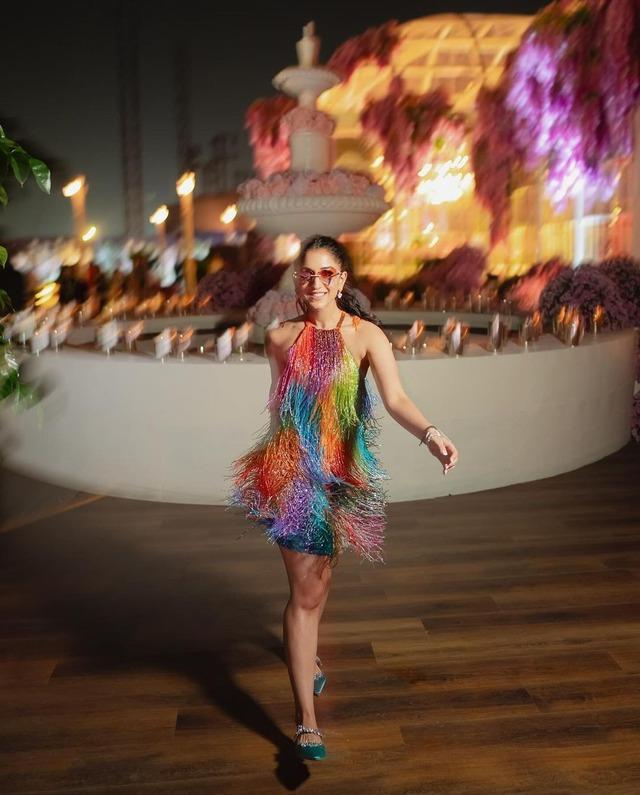 Váy cưới xa xỉ của con dâu tỷ phú giàu nhất châu Á: Đính kim cương và 300.000 viên pha lê nặng trĩu, hơn 70 thợ thực hiện trong 5.700 giờ-9