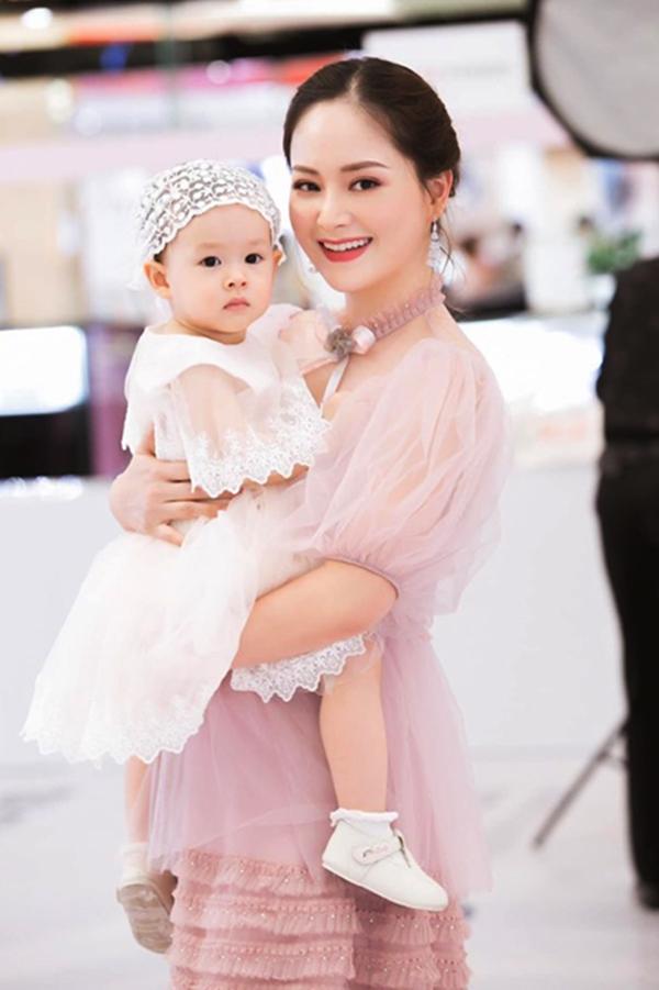 Con thường xuyên bị nhận nhầm giới tính, hội mẹ bỉm Vbiz liền xử lý tình huống nhận được nhiều lời khen-4