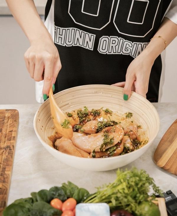 Kỳ Duyên trổ tài làm đồ ăn giảm cân đẹp mắt, khiến cộng đồng mạng ngả mũ thán phục-8