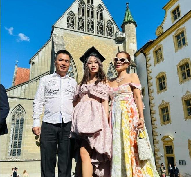 Ca sĩ Mỹ Lệ cho con du học Đức: Mua luôn biệt thự 1.400m2 cạnh trường-3