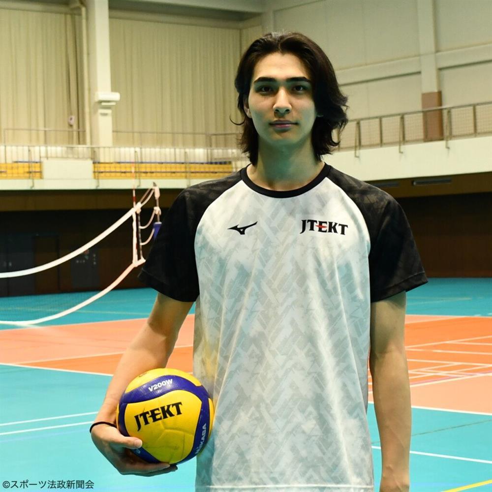 Cầu thủ bóng chuyền khiến chị em điêu đứng vì quá điển trai, lãng tử-3