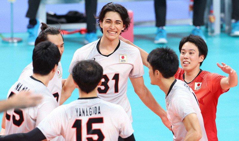 Cầu thủ bóng chuyền khiến chị em điêu đứng vì quá điển trai, lãng tử-2