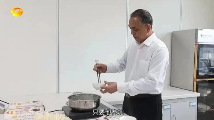 Ngược đời: Chủ tịch 72 tuổi bỏ công việc nghìn tỉ đi làm thần tượng TikTok-5