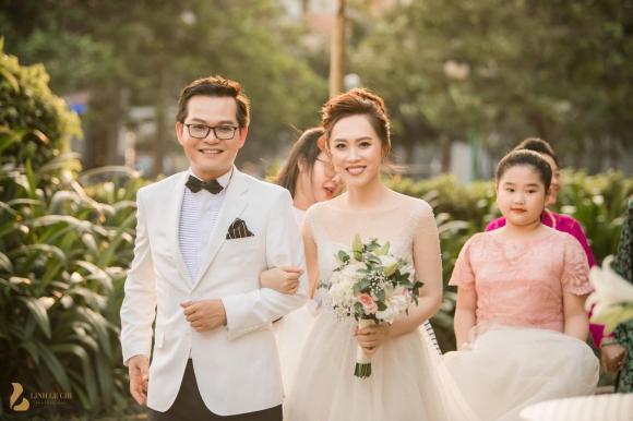 Nhan sắc vợ ngoan hiền, kém nhiều tuổi của nam NSND là Giám đốc Nhà hát Kịch Hà Nội-4