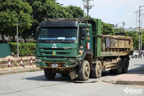 Ô tô chở 38 khách mất phanh lao ra khỏi quốc lộ-1