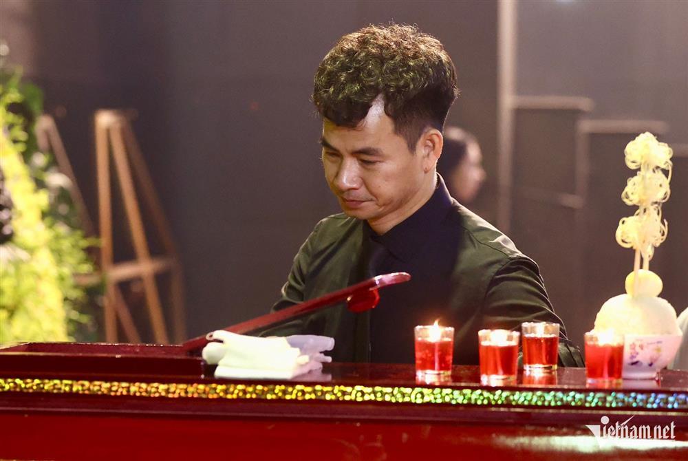 NSND Xuân Bắc, NSND Lan Hương rơi nước mắt tiễn biệt NSƯT Bùi Phương Nga-1