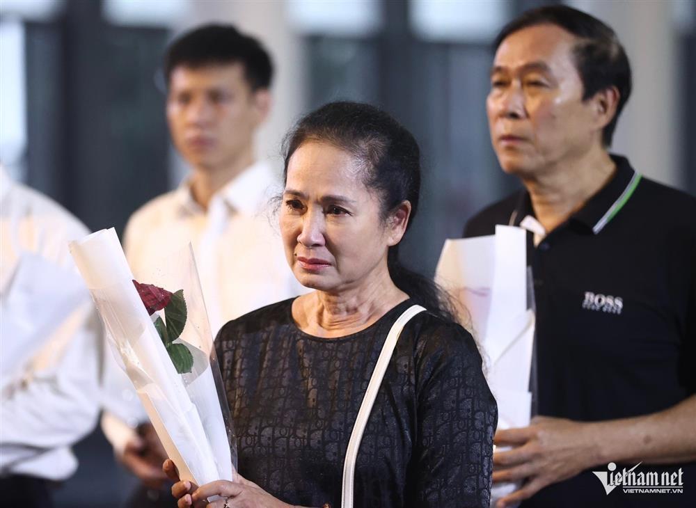 NSND Xuân Bắc, NSND Lan Hương rơi nước mắt tiễn biệt NSƯT Bùi Phương Nga-3