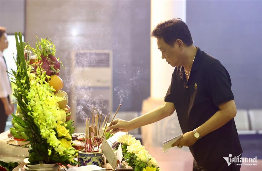 NSND Xuân Bắc, NSND Lan Hương rơi nước mắt tiễn biệt NSƯT Bùi Phương Nga-9