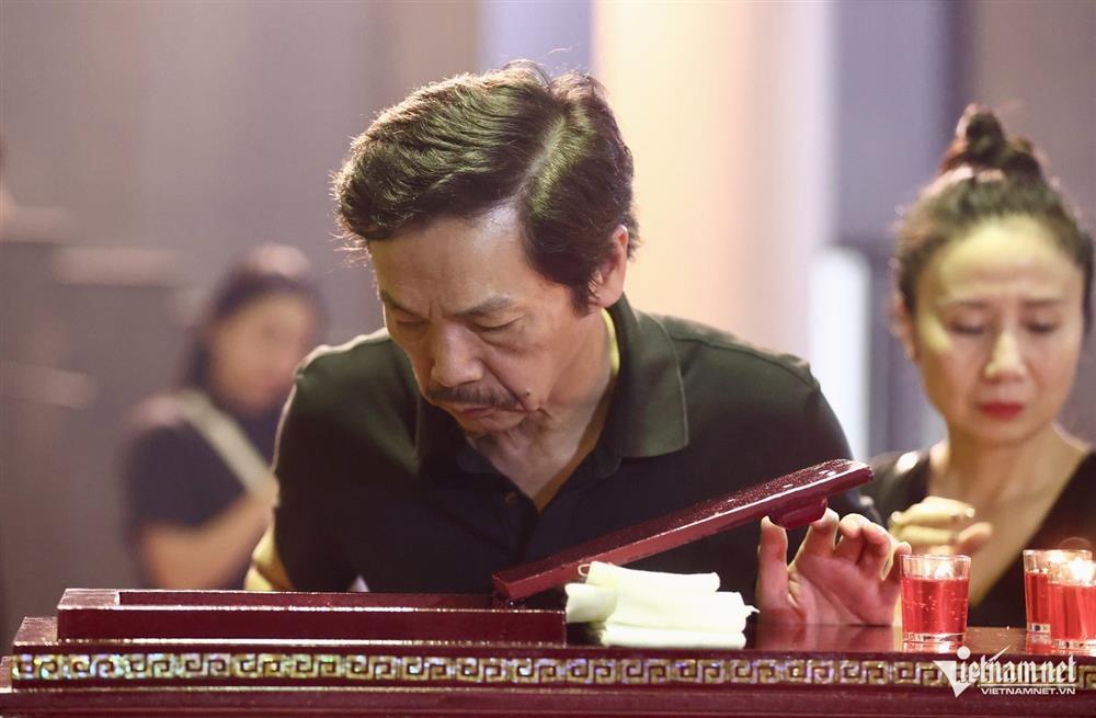 NSND Xuân Bắc, NSND Lan Hương rơi nước mắt tiễn biệt NSƯT Bùi Phương Nga-10