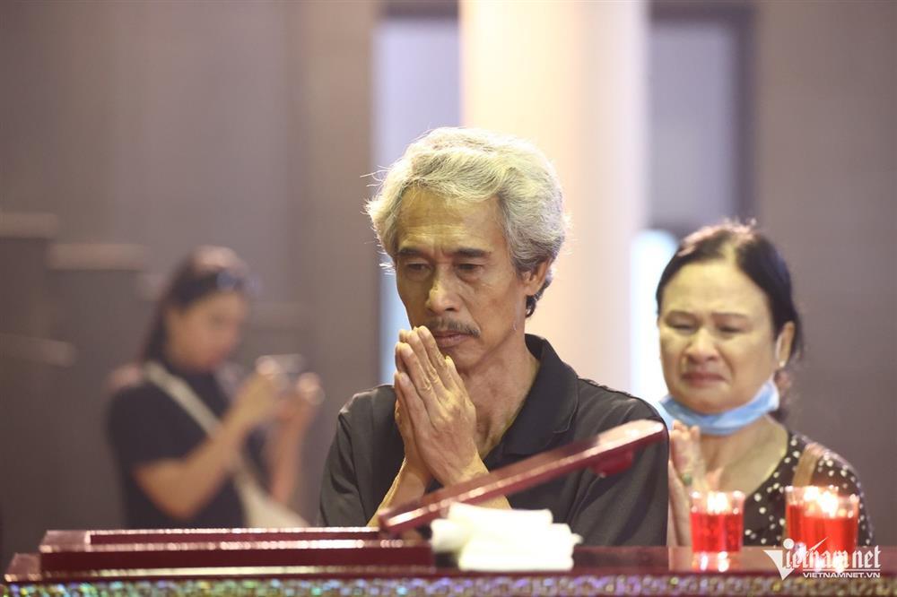 NSND Xuân Bắc, NSND Lan Hương rơi nước mắt tiễn biệt NSƯT Bùi Phương Nga-11