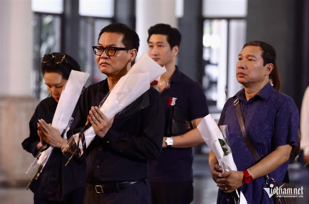 NSND Xuân Bắc, NSND Lan Hương rơi nước mắt tiễn biệt NSƯT Bùi Phương Nga-12