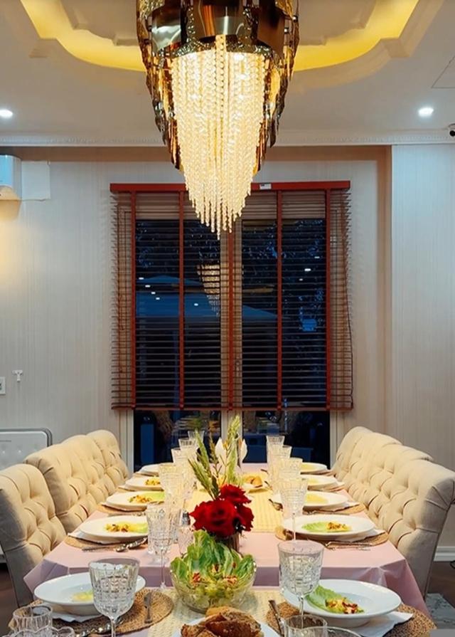 Cuộc sống viên mãn của Hằng Túi bên người chồng thứ 3 trong biệt thự sang trọng-9