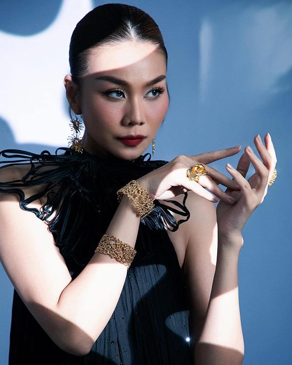 Giữa ồn ào chèn ép Hoàng Thùy, Thanh Hằng được chồng yêu thương, chiều chuộng-2