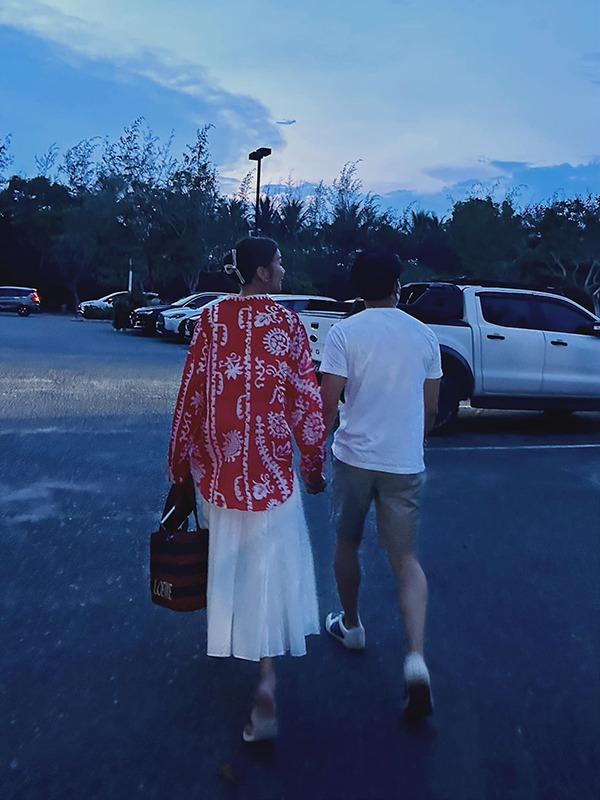 Giữa ồn ào chèn ép Hoàng Thùy, Thanh Hằng được chồng yêu thương, chiều chuộng-5