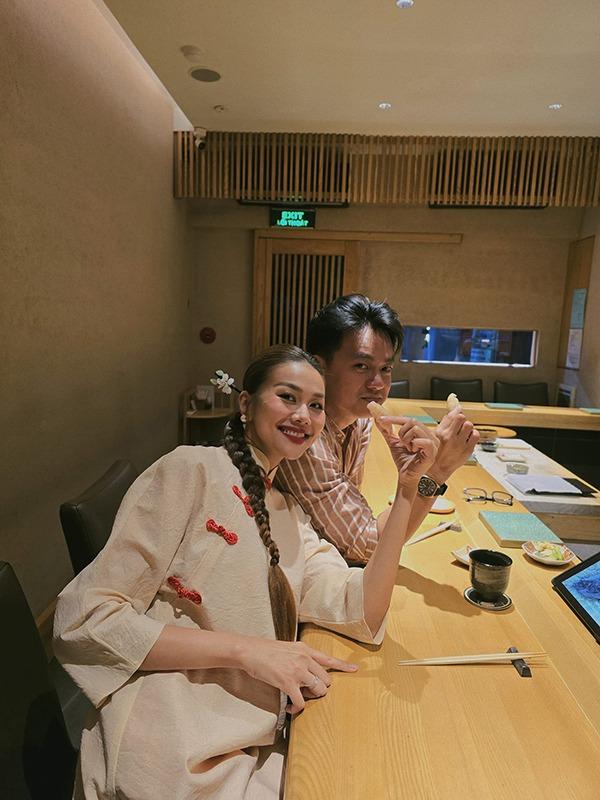 Giữa ồn ào chèn ép Hoàng Thùy, Thanh Hằng được chồng yêu thương, chiều chuộng-7