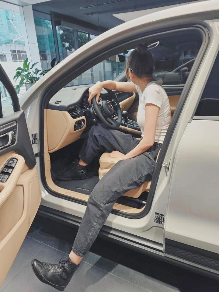 Thanh Hằng sở hữu dàn xế khủng hàng chục tỷ đồng-2