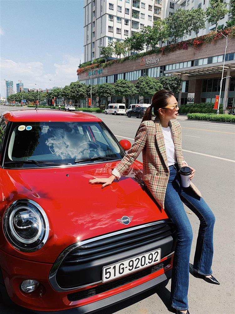 Thanh Hằng sở hữu dàn xế khủng hàng chục tỷ đồng-8