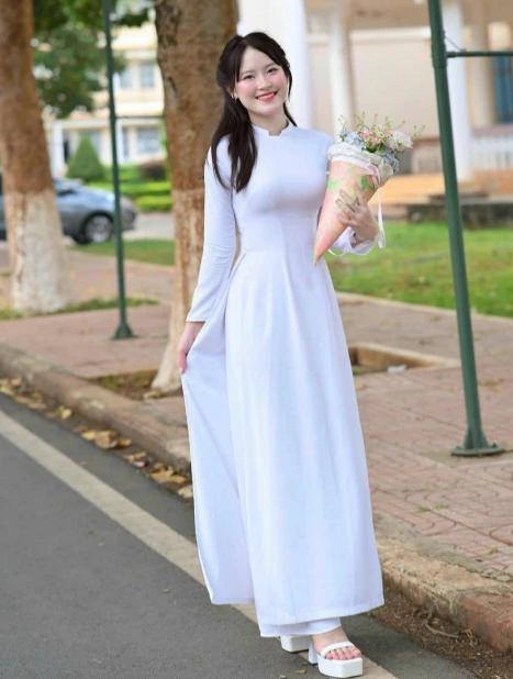 Nữ sinh ở Đắk Lắk đạt 28 điểm khối C, 0 điểm tiếng Anh nhưng vẫn đỗ tốt nghiệp THPT-3