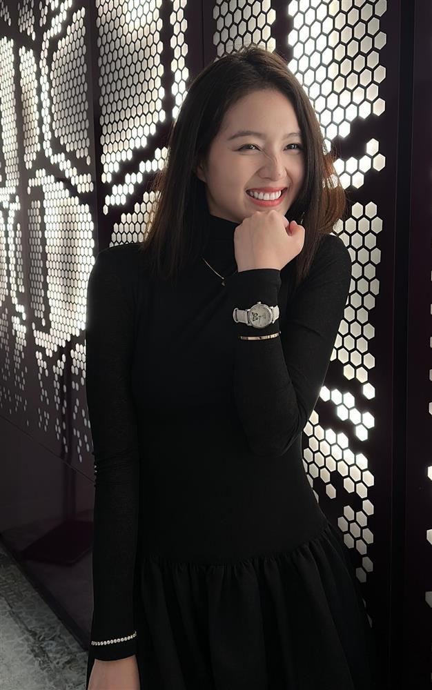 Sắc vóc đời thực của nữ diễn viên mới tái xuất VFC sau thời gian Nam tiến-6