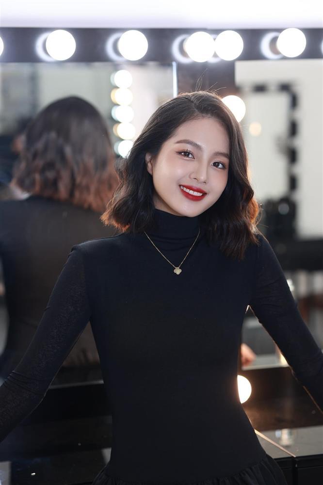 Sắc vóc đời thực của nữ diễn viên mới tái xuất VFC sau thời gian Nam tiến-7