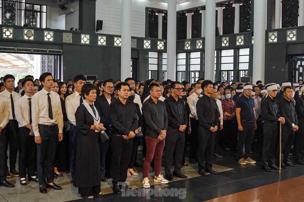 Lý do Nhà hát Kịch dùng hoa hồng tiễn đưa NSƯT Bùi Phương Nga-2