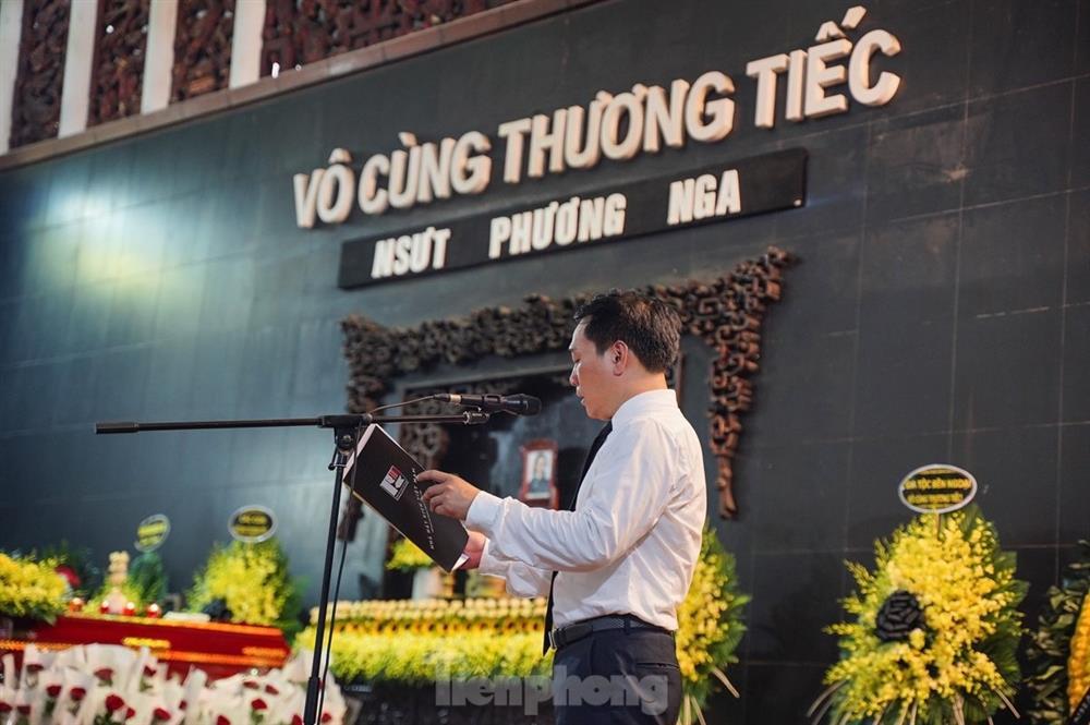 Lý do Nhà hát Kịch dùng hoa hồng tiễn đưa NSƯT Bùi Phương Nga-4