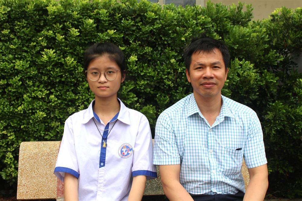 Nữ thủ khoa thi tốt nghiệp THPT ở Thanh Hóa giải 1.000 bộ đề năm học cuối cấp-2