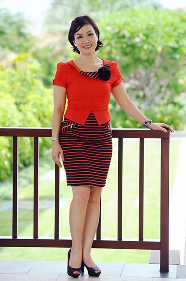 Hoa hậu Việt Nam đầu tiên tuổi 53 hạnh phúc bên chồng tiến sĩ và các con-9