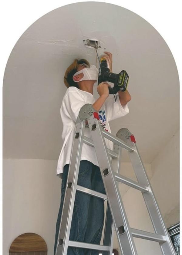 Cô gái nổi tiếng nhờ video hướng dẫn chị em độc thân tự sửa nhà-2