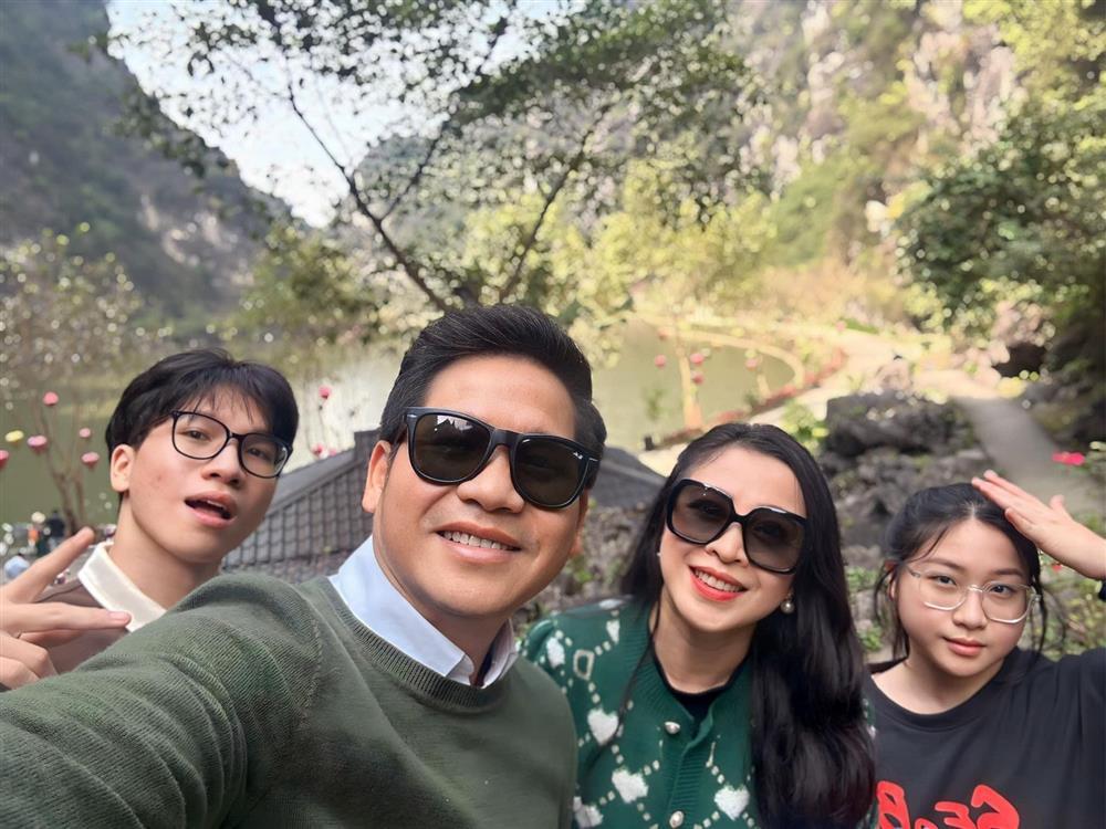 Trọng Tấn tuổi 48: Tổ ấm hạnh phúc, hai con đều tài năng nhờ gen của cha-9