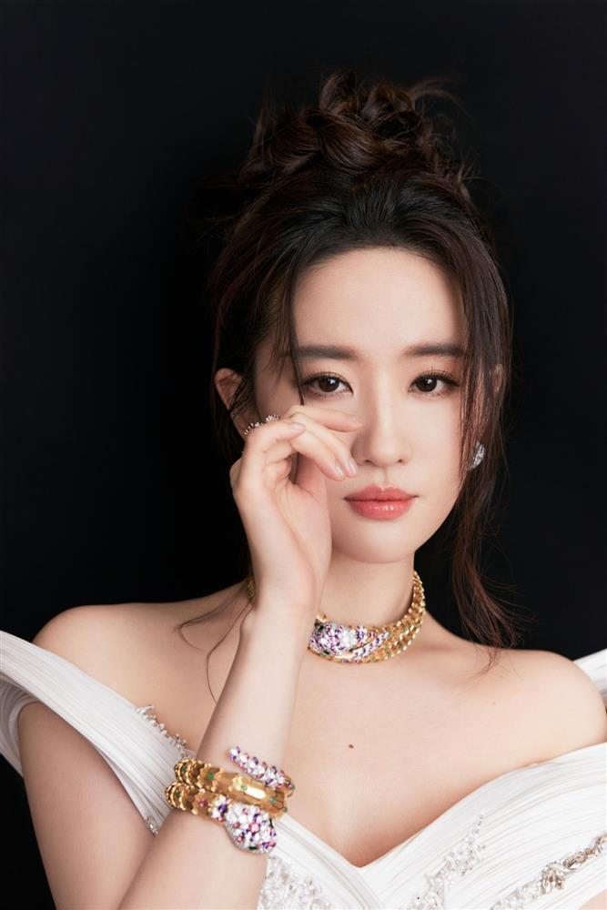 Lưu Diệc Phi gây bão với cơ lưng khỏe mạnh, trái với xu hướng vóc hạc của nhiều mỹ nhân-5